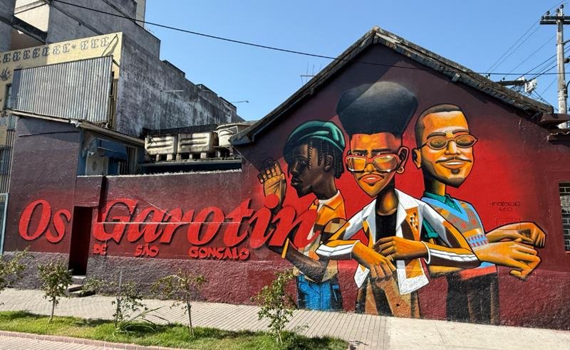 Trio Os Garotin é homenageado em mural no centro de São Gonçalo por Marcelo Eco